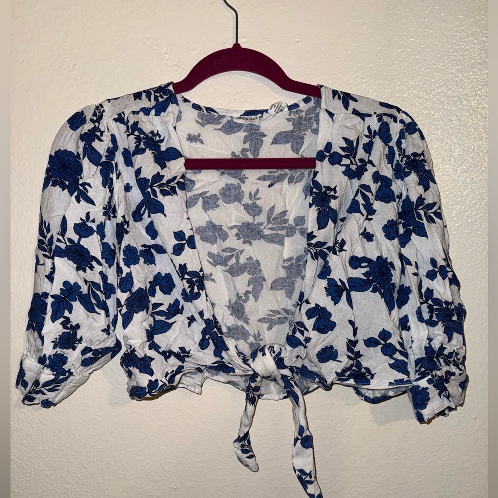 Midnight Sky Blue and White 3/4 Sleeve Tie Front Crop Blouse Small
